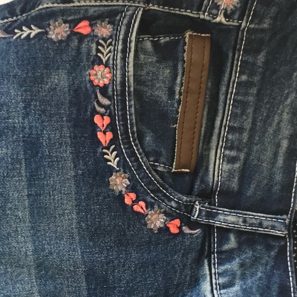 Stretch Denim Embroidered Shorts 12“inseam from Austria, Size EU42, US12 - Picture 6 of 7